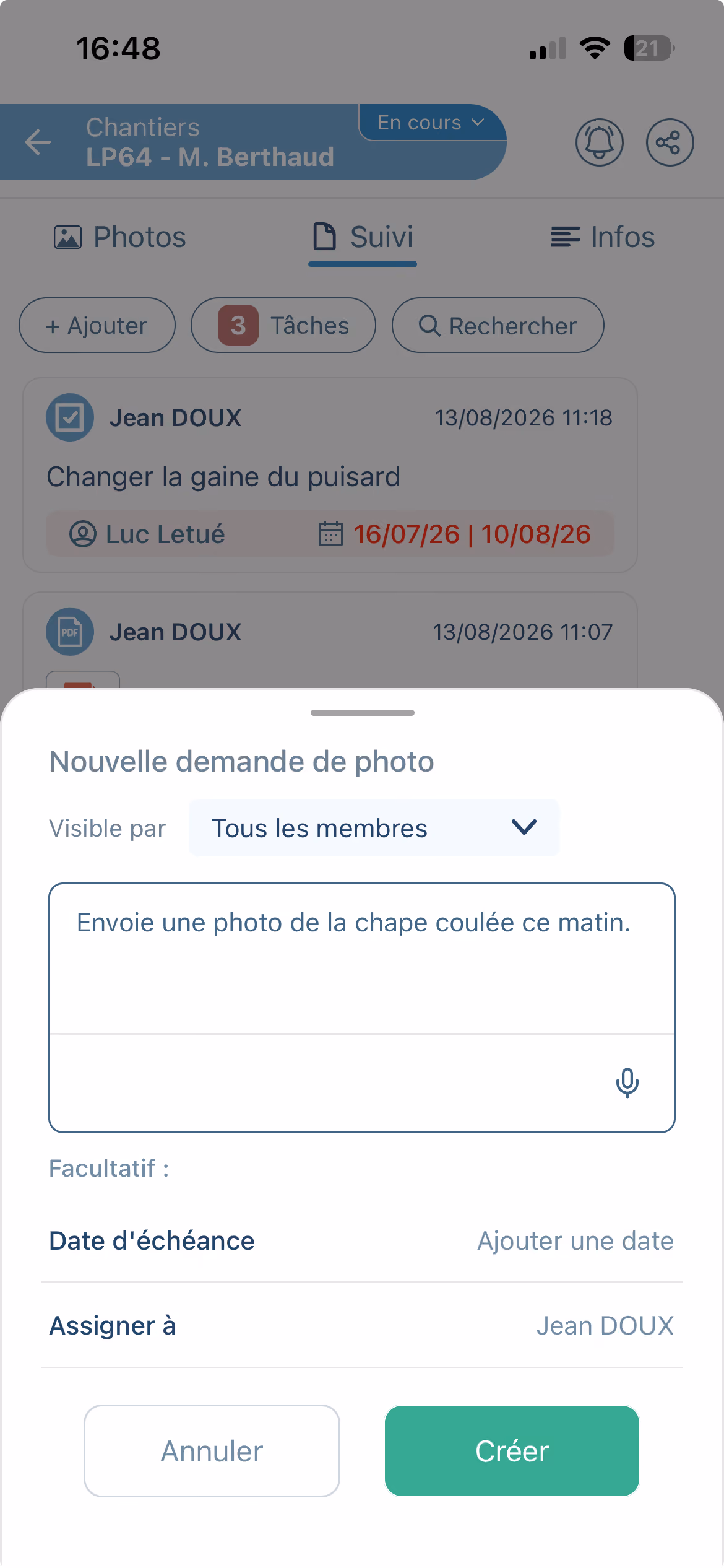 Création d'une tâche dans Letmo : intitulé, personne assignée et date d'échéance, par-dessus le fil de suivi du chantier