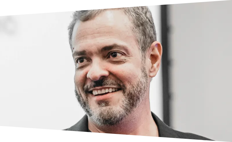 Foto de Christian Rocha Coelho, CEO do Grupo Rabbit Educação.