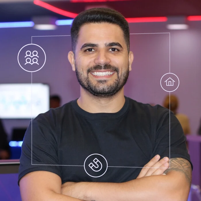 Gabriel Nogueira, Gerente do Escolaweb. Homem branco de olhos e cabelos castanhos com camiseta preta.