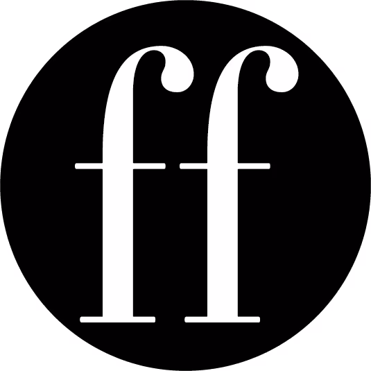 Weißes Doppel-ff im Serifenschriftstil auf schwarzem rundem Hintergrund.