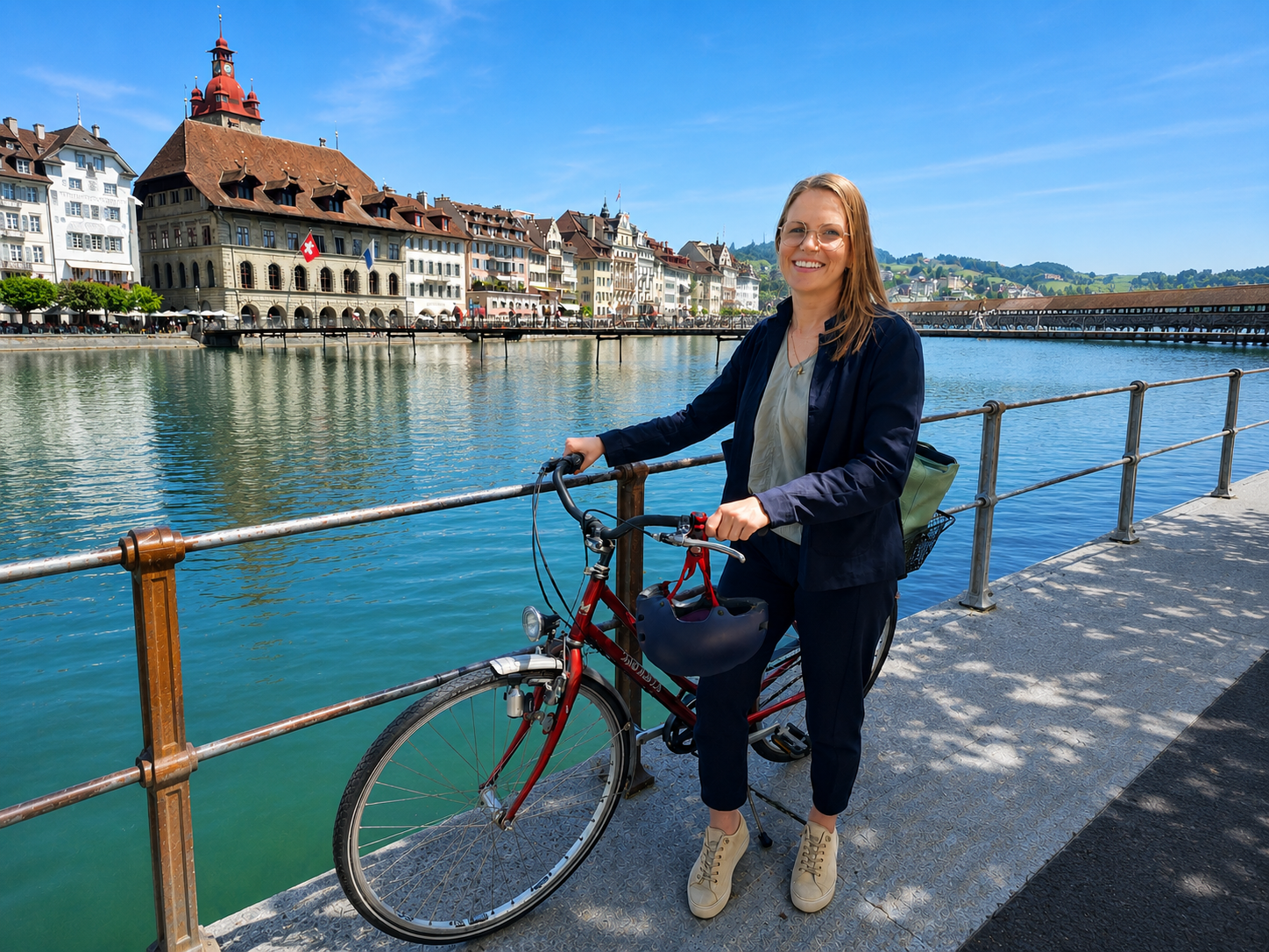 Teammitglieder von Luzernmobil vor Gebäude des Verkehrsverbund Luzern