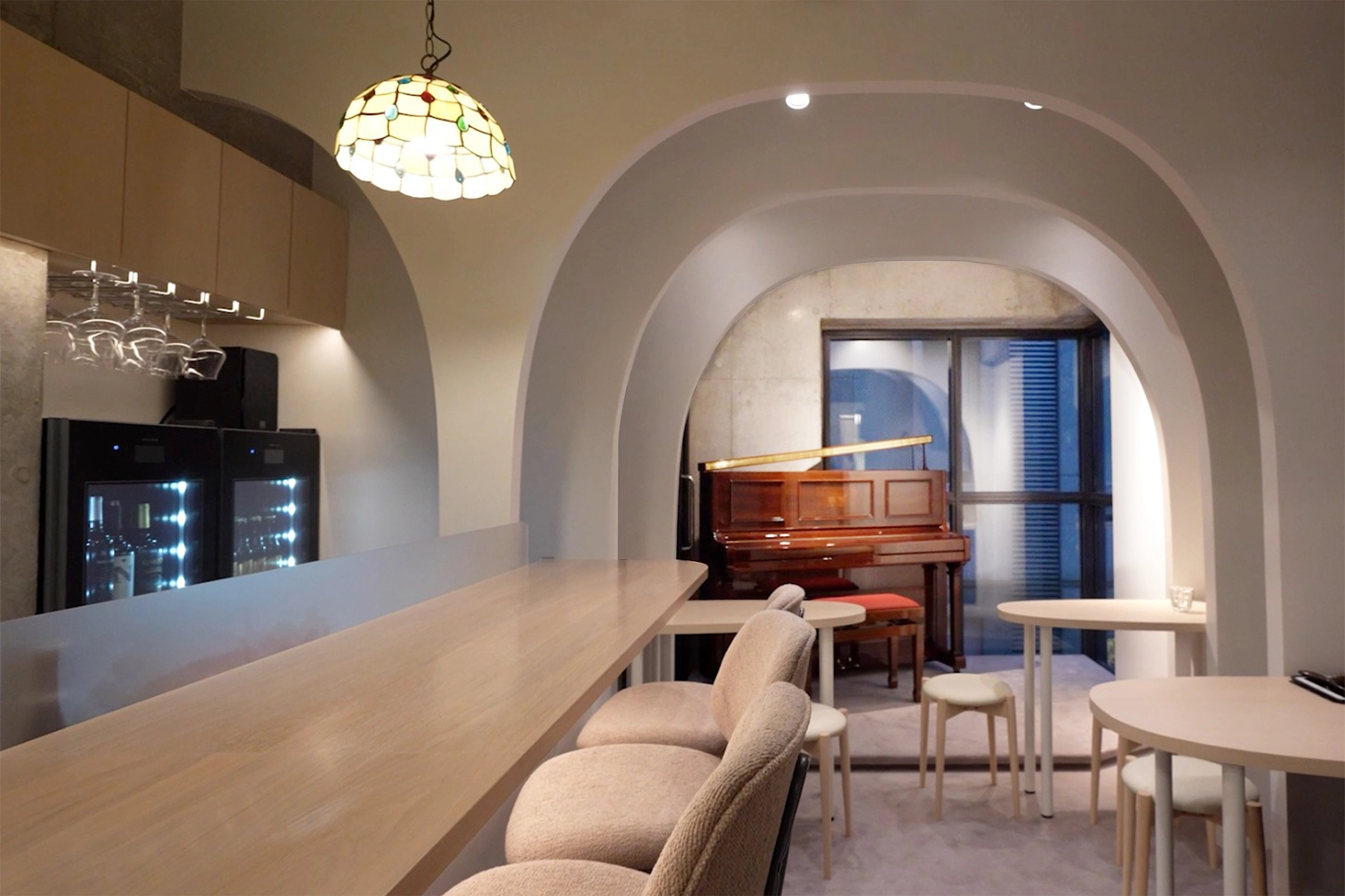 Bar Bravi Ginza「ここは称賛がうまれる場所。」｜空間・インテリアデザイン・グラフィックデザイン｜HAPPIDEZA