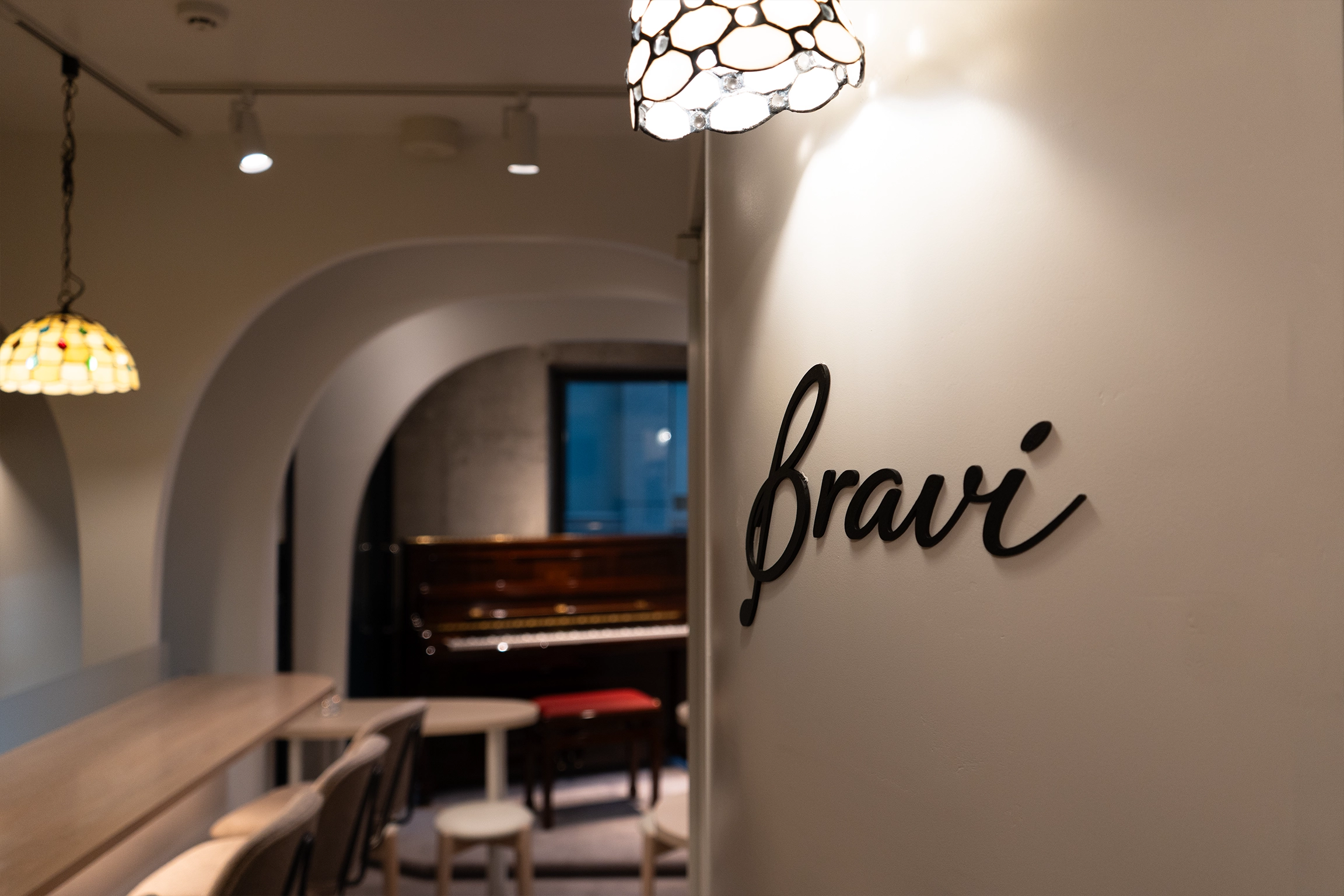 Bar Bravi Ginza「ここは称賛がうまれる場所。」｜グラフィックデザイン｜HAPPIDEZA
