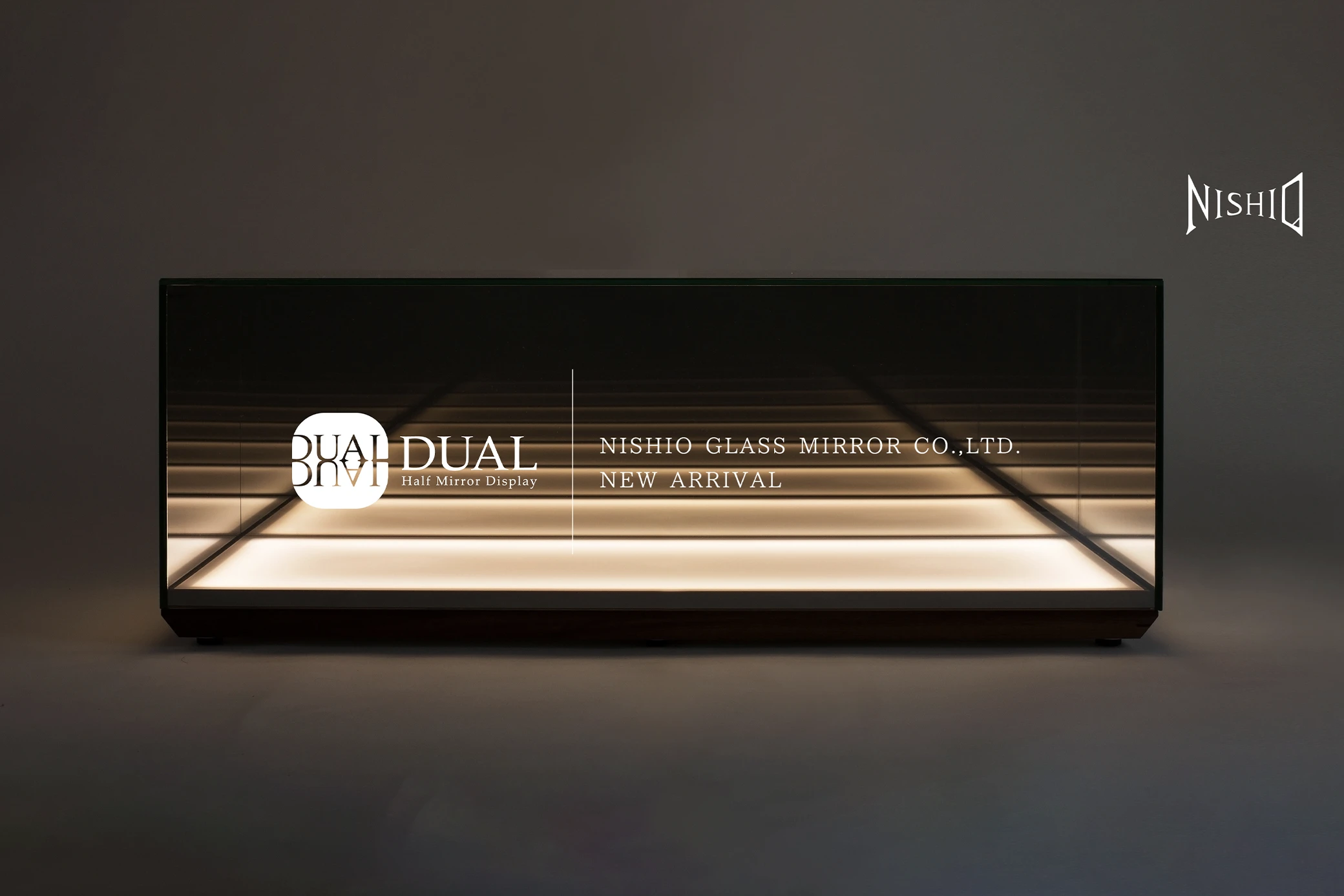 西尾硝子鏡工業所「DUAL」｜ブランディング・グラフィックデザイン・プロダクトデザイン・空間・インテリアデザイン｜HAPPIDEZA