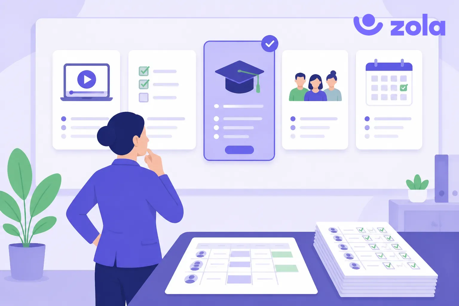 Responsable formation comparant cinq alternatives à Rise Up devant un tableau de cartes de plateformes e-learning, avec un plan de formation et des feuilles d'émargement sur le bureau, illustration violette Zola