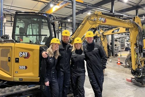 Dr. Football og Áslaug Arna tókust á í gröfukeppni