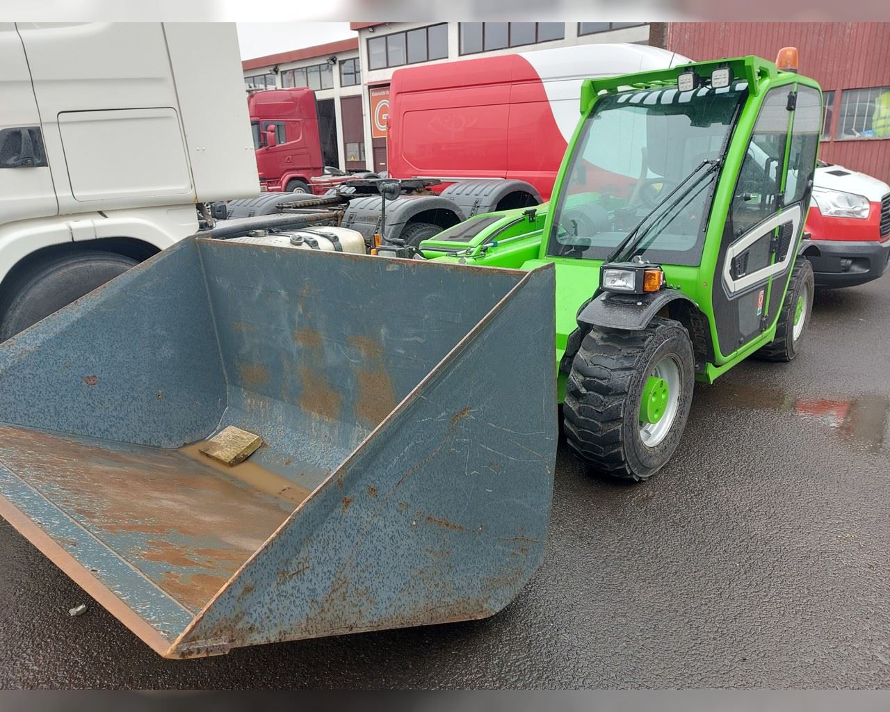 Merlo P27.6