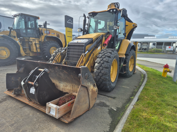 CAT 444 Árgerð 2018