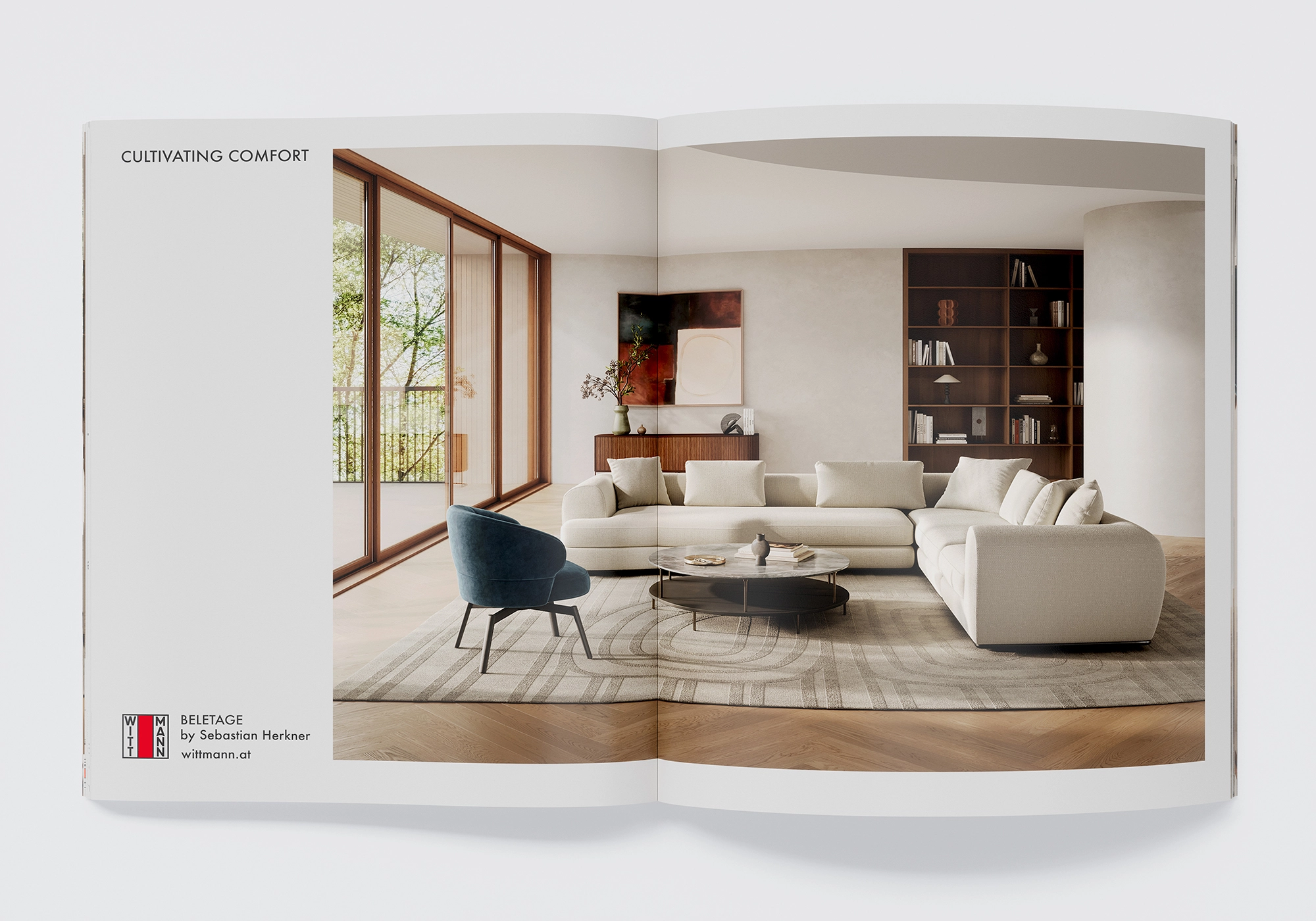 Großzügige Wohnszene mit Wittmann BELETAGE Sofa von Sebastian Herkner, runder Couchtisch und Einbauregal vor bodentiefen Fenstern – fotorealistische 3D-Visualisierung.