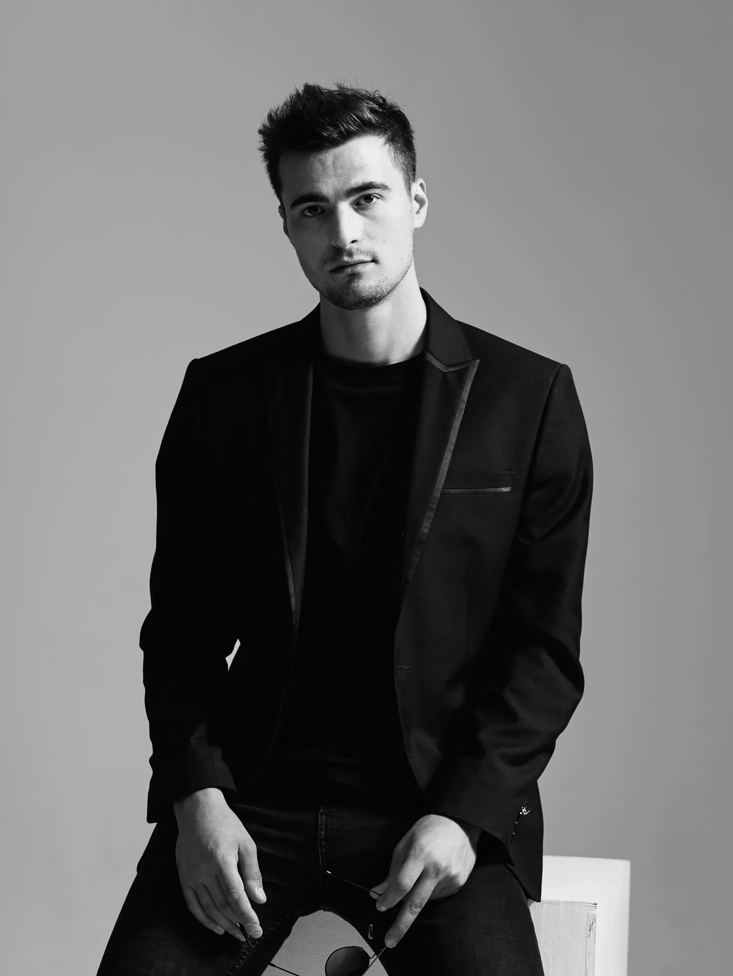 Fotografía comercial de modelo en registro Clean / Agencia, Estudio 2957