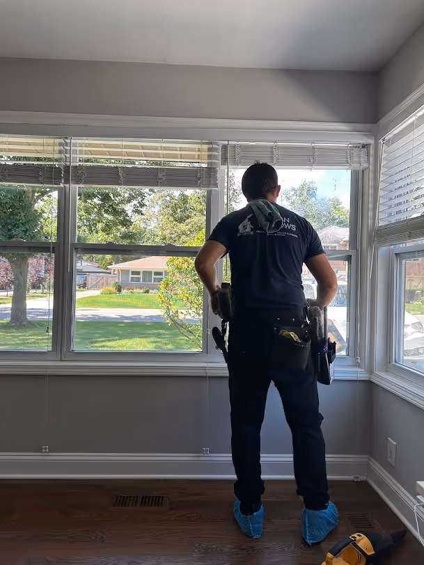 Window, gutter cleaning and power washing services. We help you with your holiday lights in north center for Chicago homes. Call us