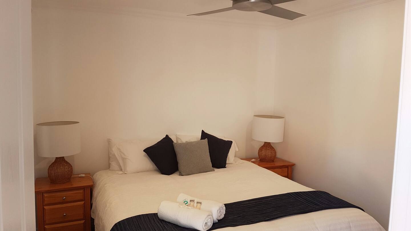 Ironbark bathroom- Melbourne Farm Stay