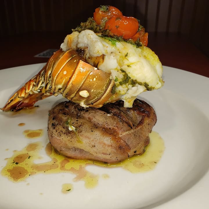 El Paladar Bar & Grill business image