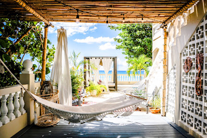 Tres Sirenas Beach Inn business image