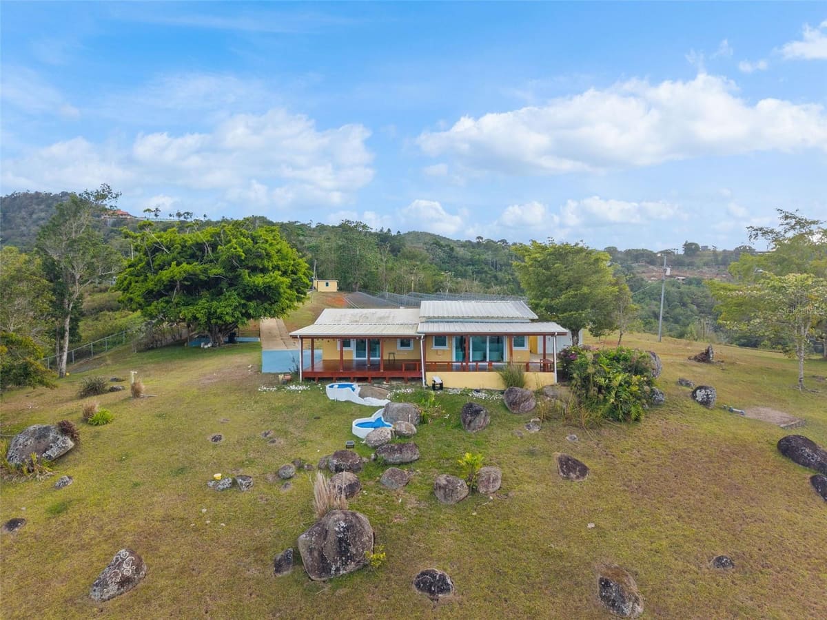Main listing photograph of PR-7722 Km 4.2 Calle Heraclio Colón in Cayey, Puerto Rico