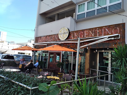 El Viejo Almacén - Calle Loiza business image