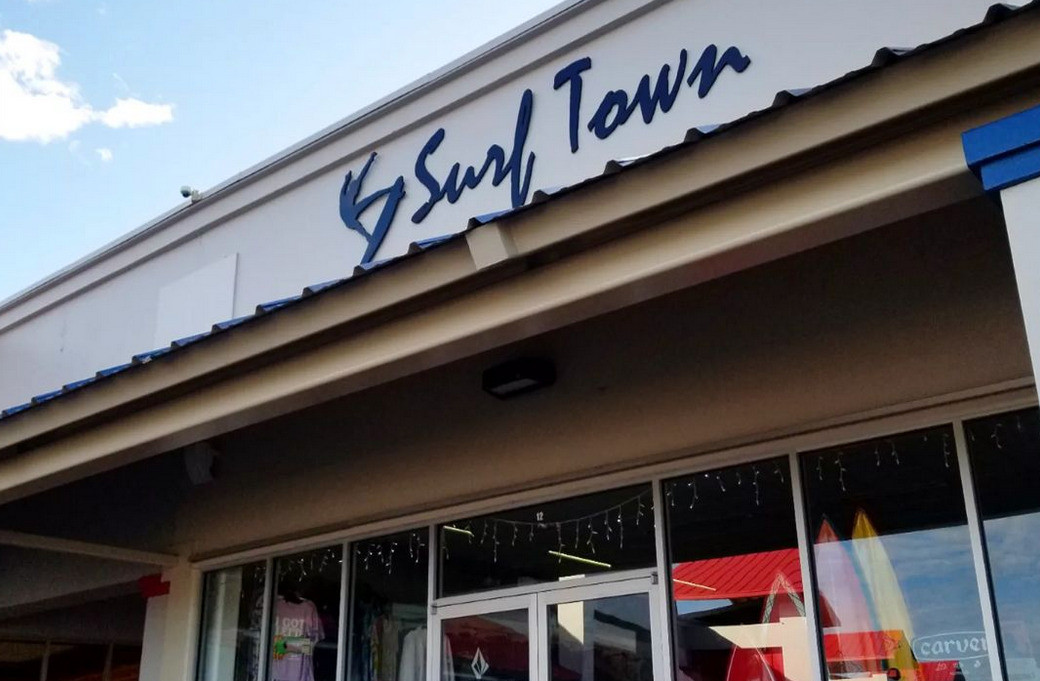 Surf Town Rincón business image