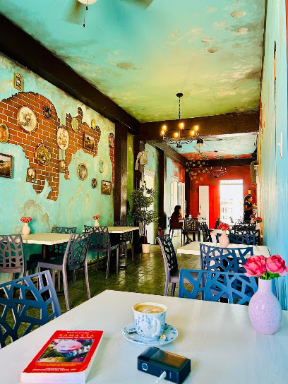 The Town Bistró Café business image