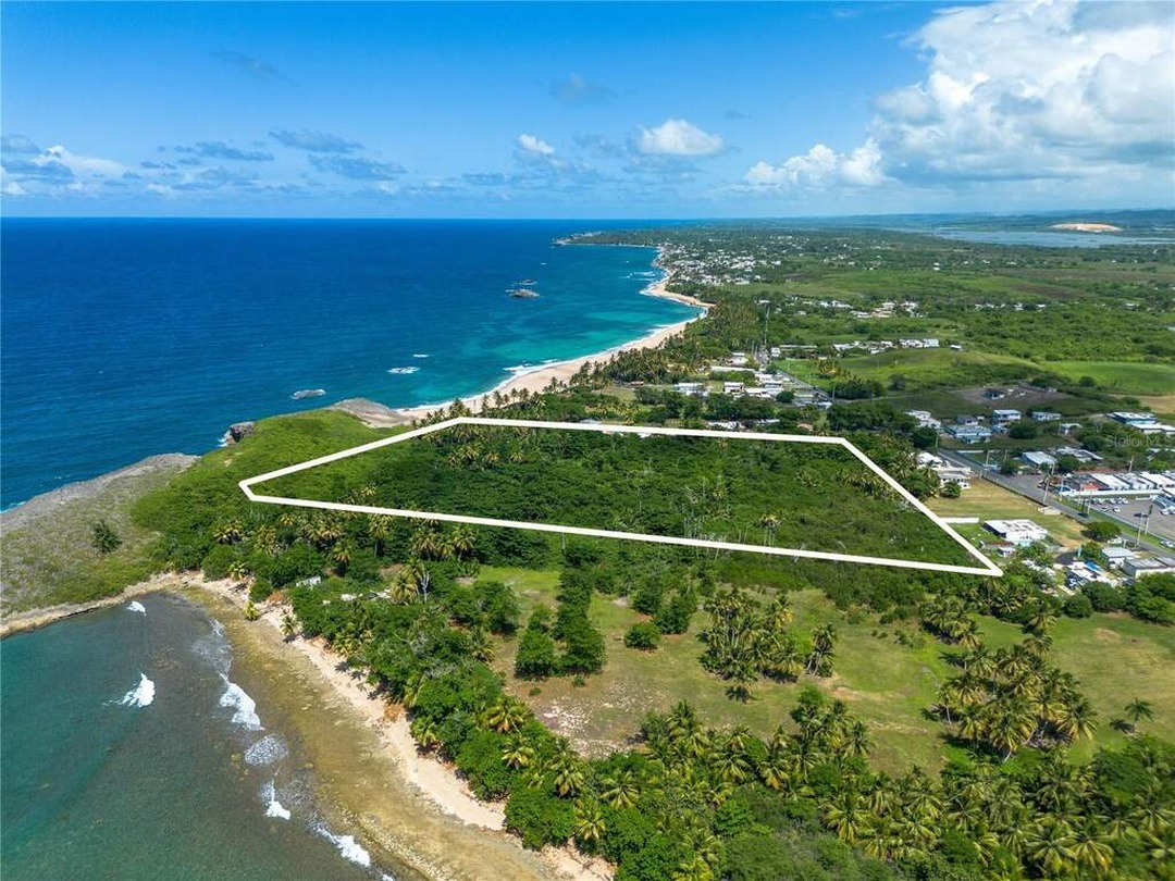Aerial view of the coastal land parcel at Carr 681 Km 4.5, Bo. Islote, Arecibo