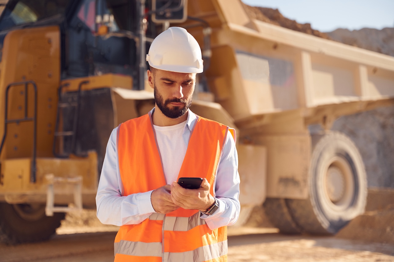 Handwerker bei der Arbeit – Mitarbeitersuche im Handwerk