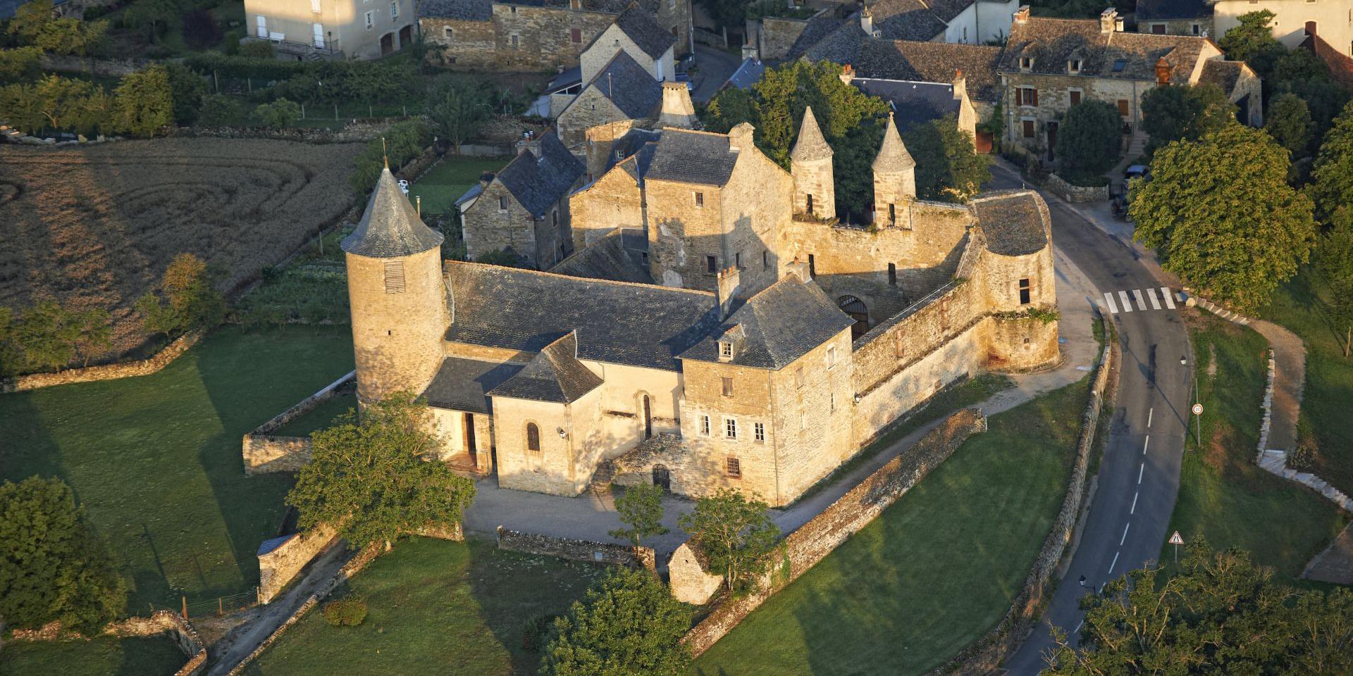 Il s'agit d'une photo de la ville Onet le Chateau.