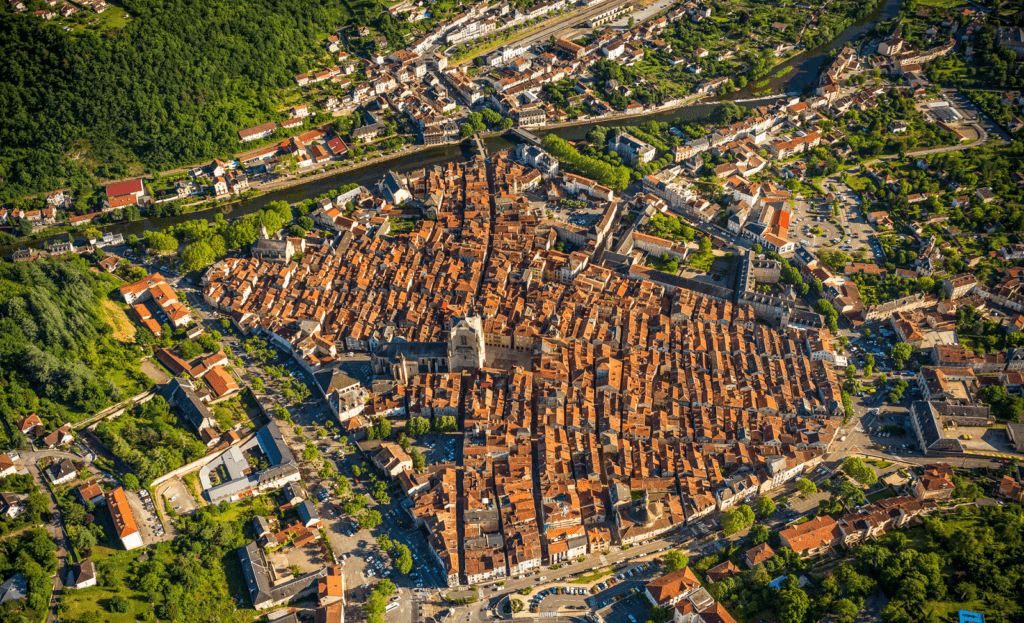 Il s'agit d'une photo de la ville Villefranche de Rouergue.
