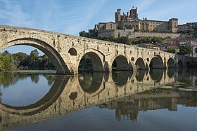 Il s'agit d'une photo de la ville Beziers.