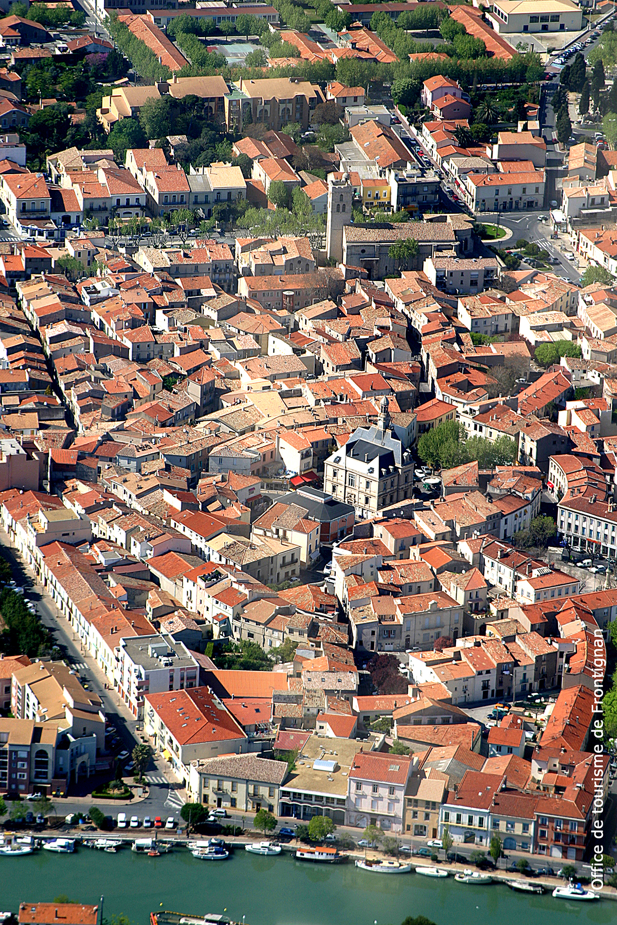 Il s'agit d'une photo de la ville Frontignan.