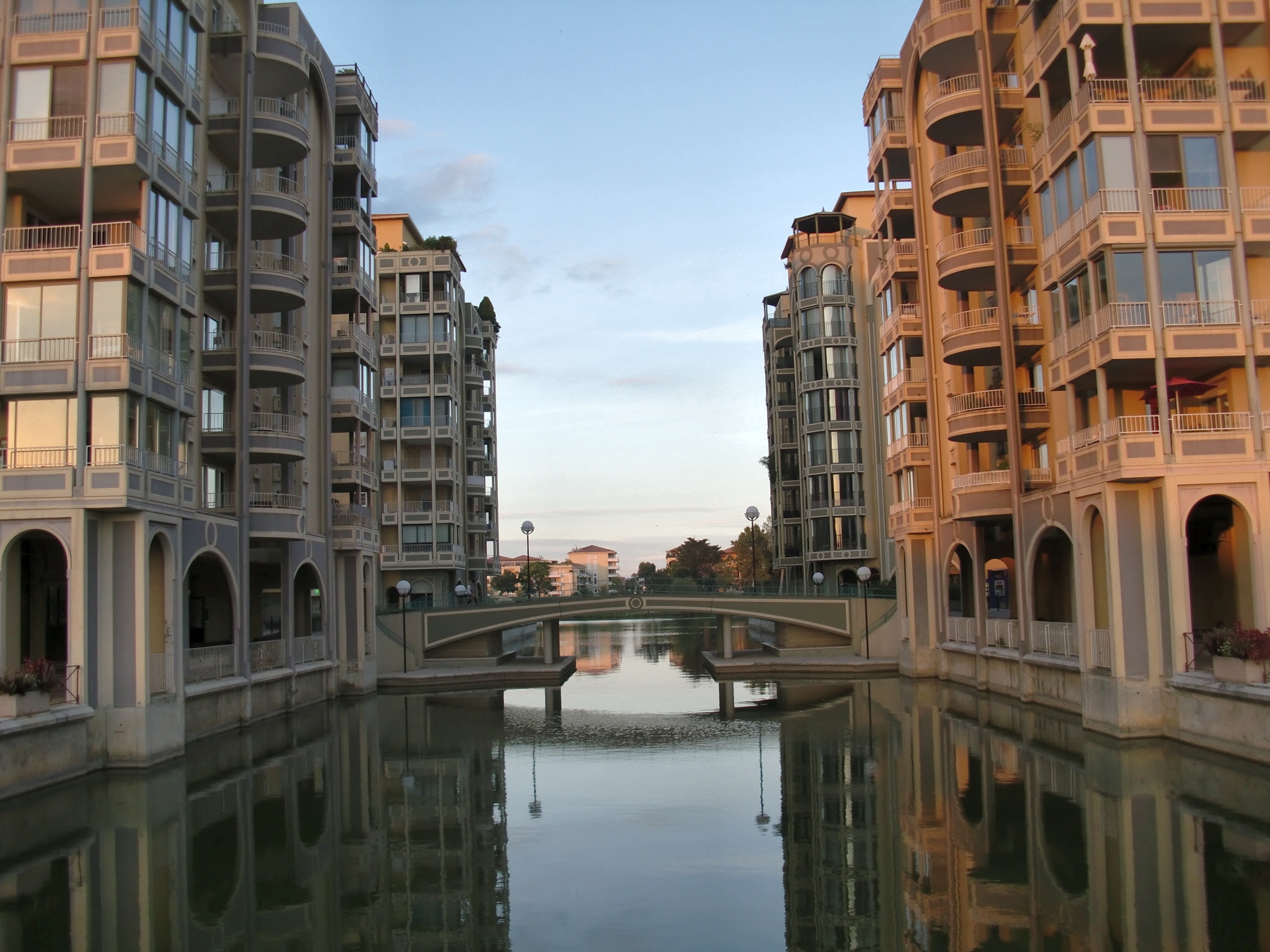 Il s'agit d'une photo de la ville Lattes.