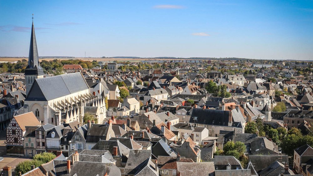 Il s'agit d'une photo de la ville Issoudun.