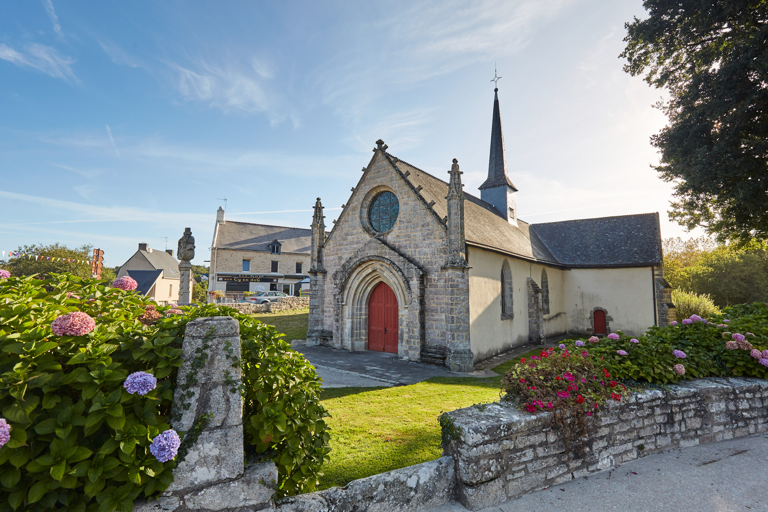 Il s'agit d'une photo de la ville St Ave.