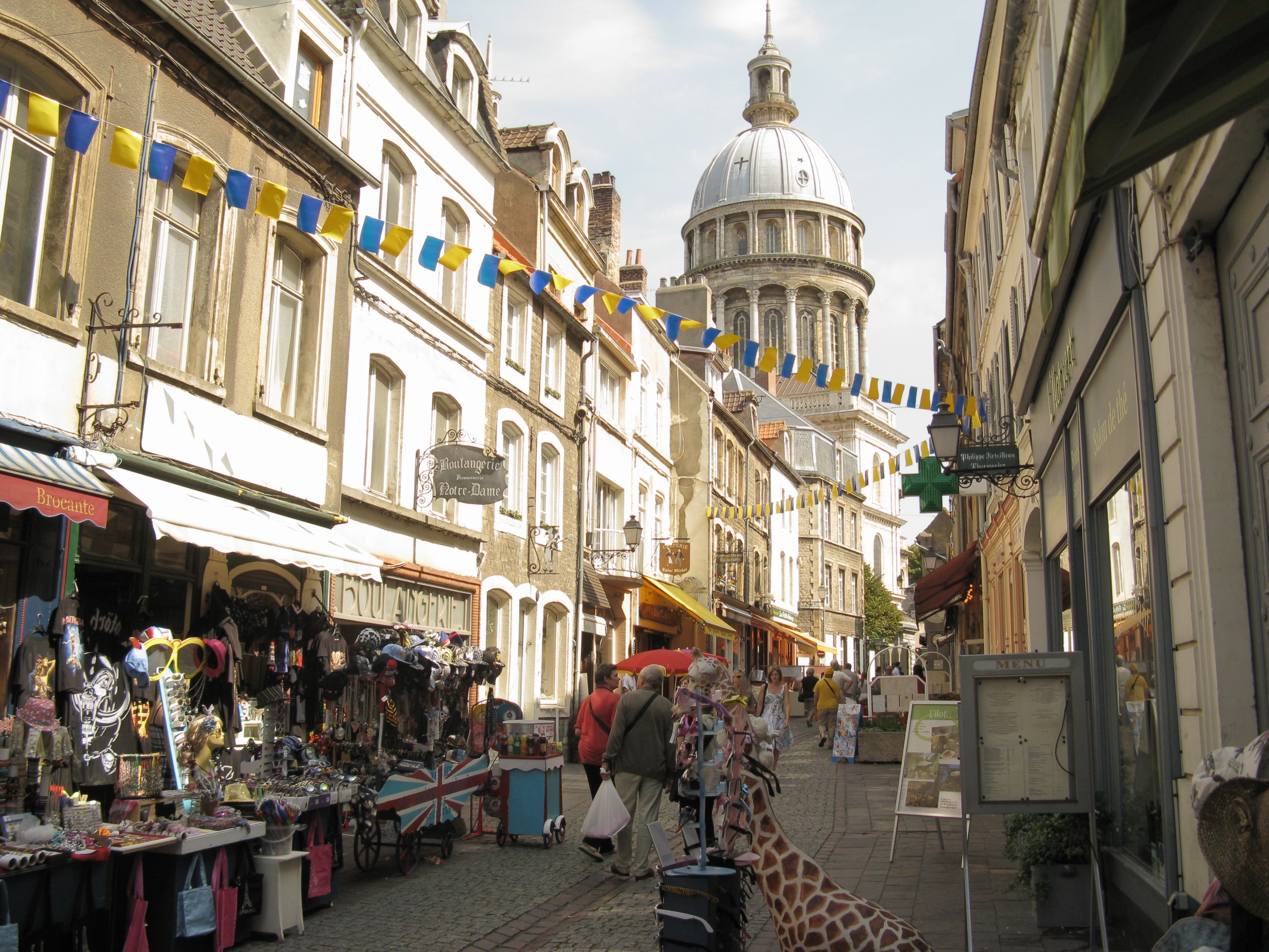 Il s'agit d'une photo de la ville Boulogne sur Mer.