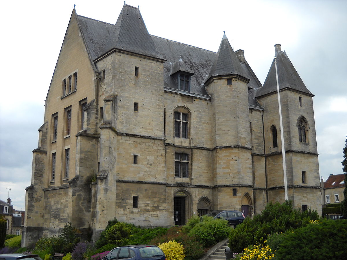 Il s'agit d'une photo de la ville Argentan.