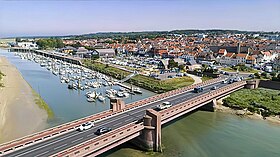 Il s'agit d'une photo de la ville Etaples.