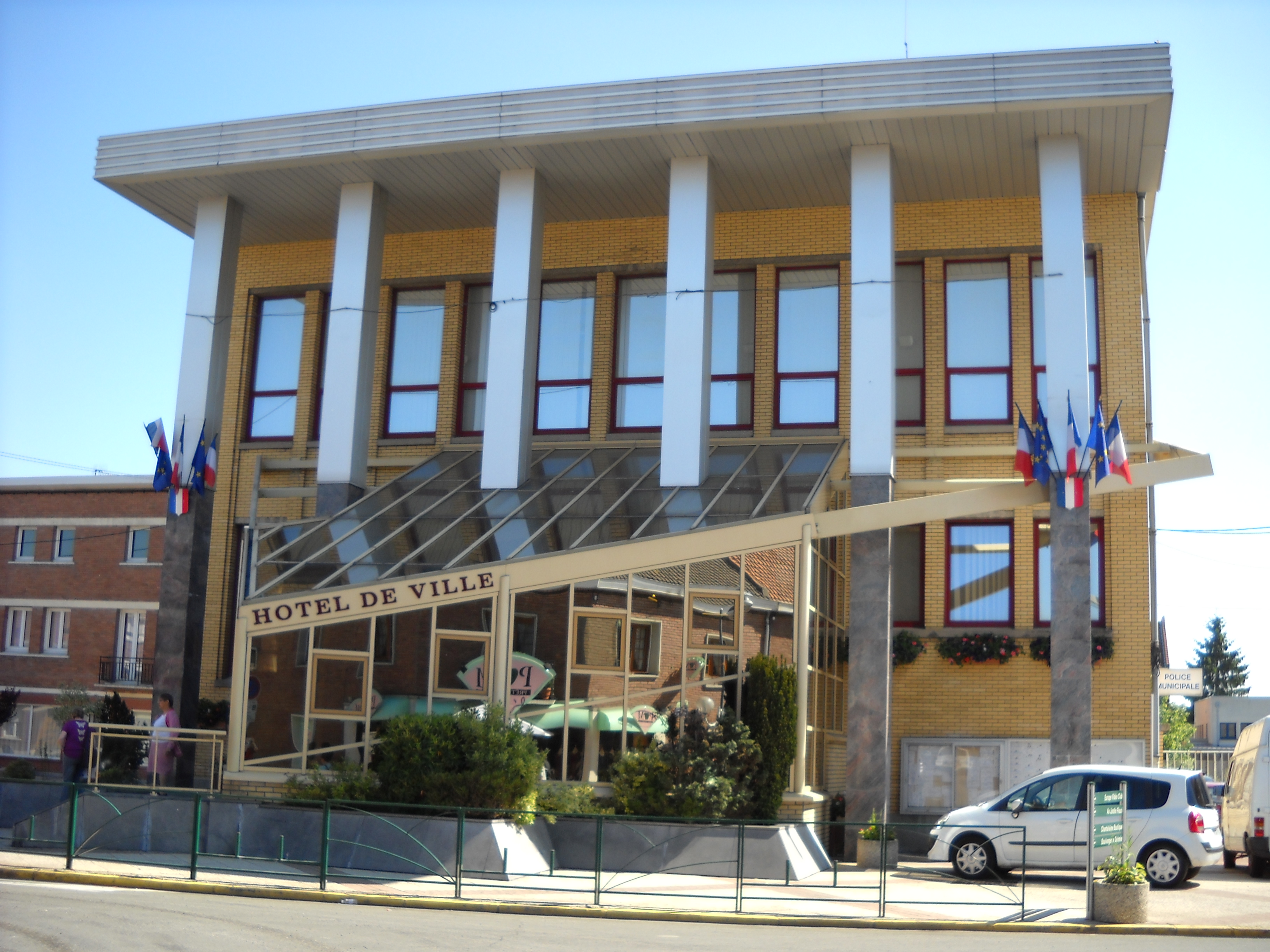 Il s'agit d'une photo de la ville Courrieres.