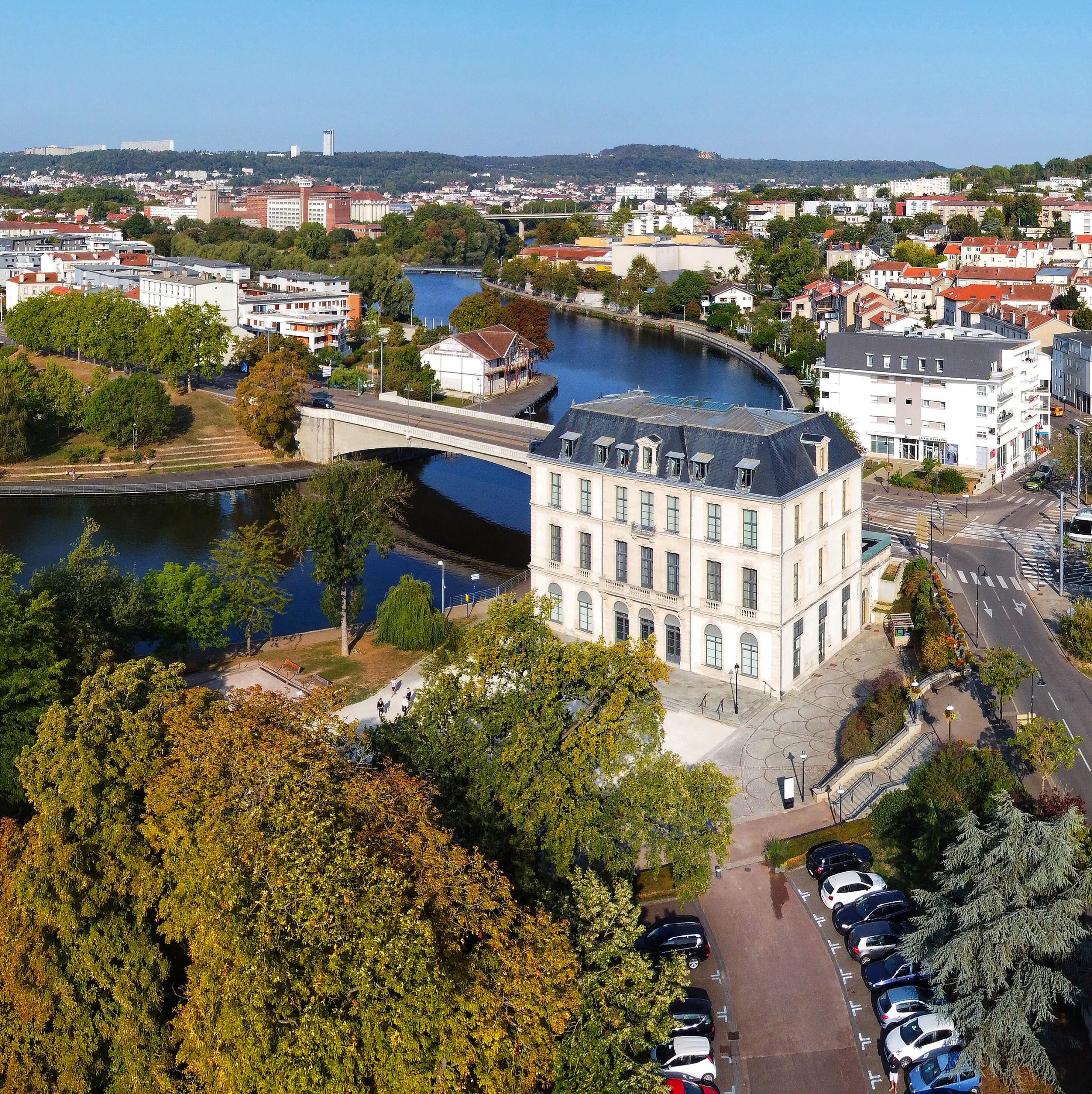 Il s'agit d'une photo de la ville St Max.
