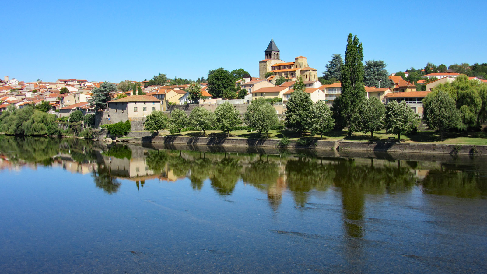 Il s'agit d'une photo de la ville Pont du Chateau.