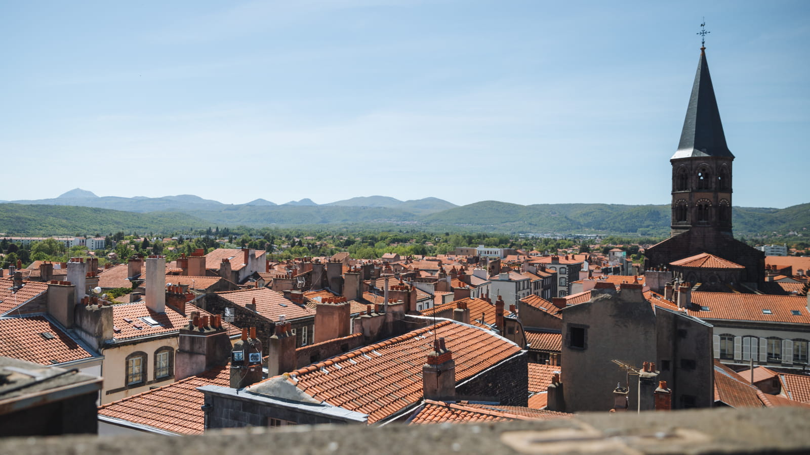 Il s'agit d'une photo de la ville Riom.