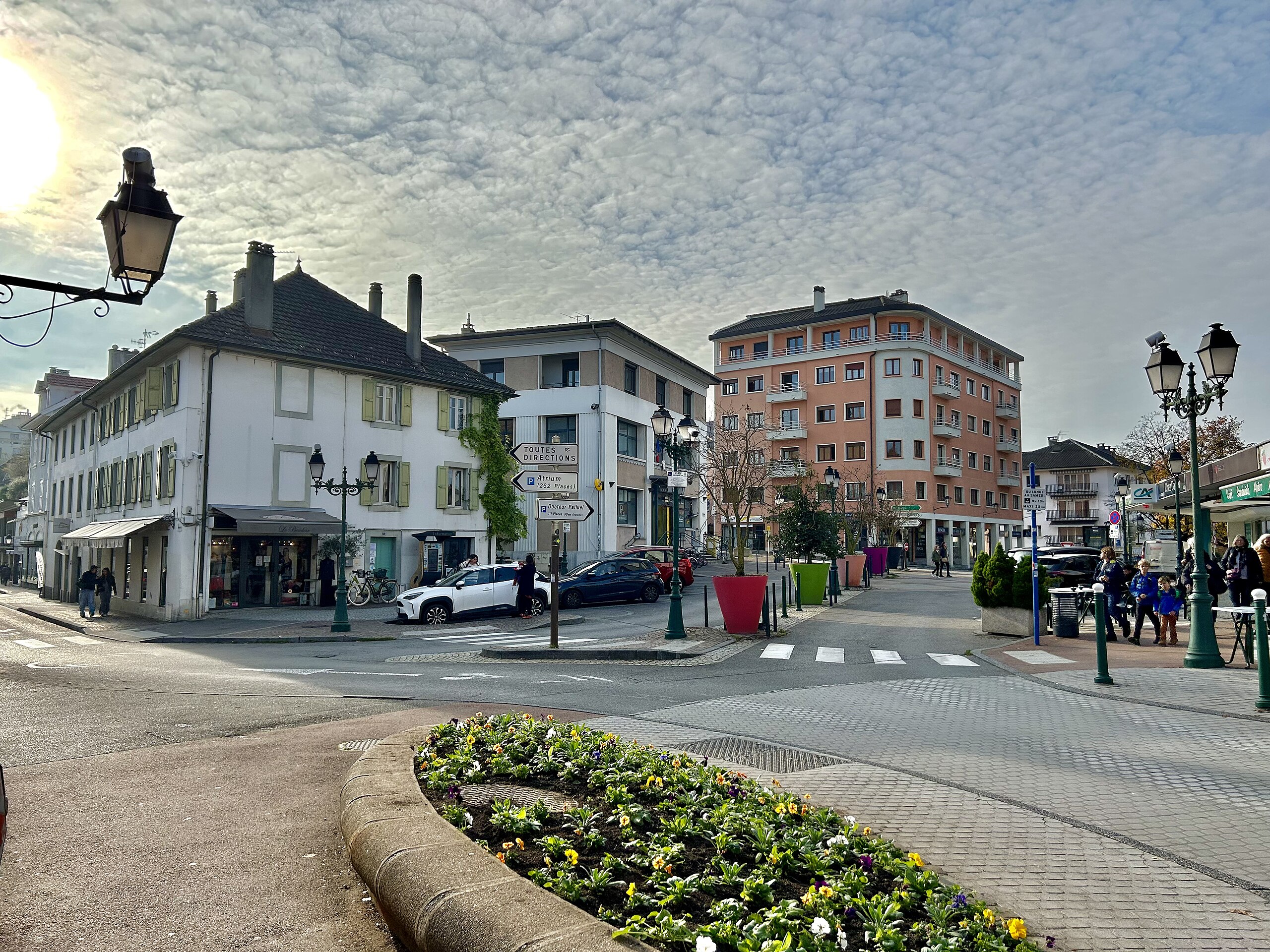 Il s'agit d'une photo de la ville St Julien en Genevois.