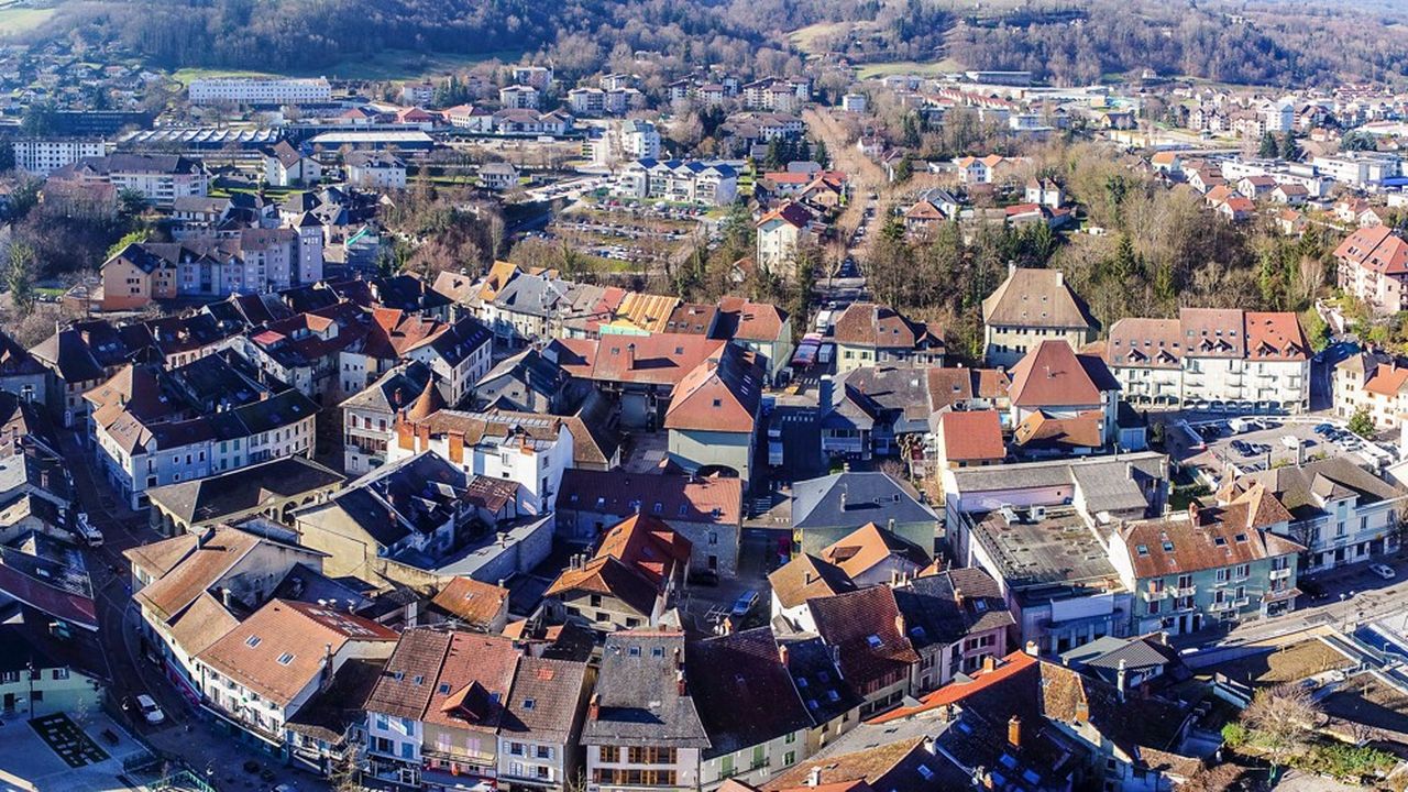Il s'agit d'une photo de la ville Rumilly.