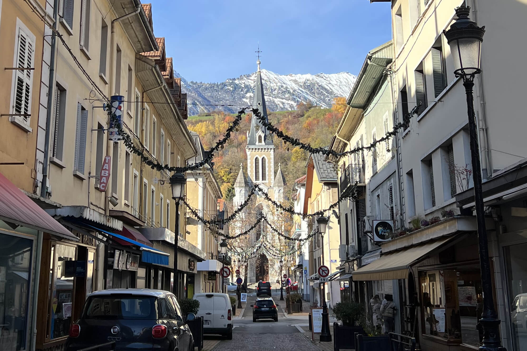 Il s'agit d'une photo de la ville Albertville.