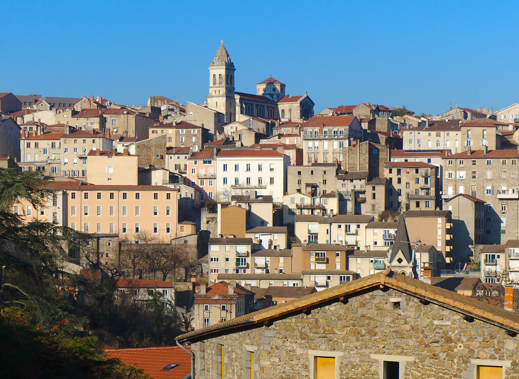 Il s'agit d'une photo de la ville Annonay.