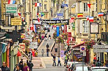 Il s'agit d'une photo de la ville Bayeux.