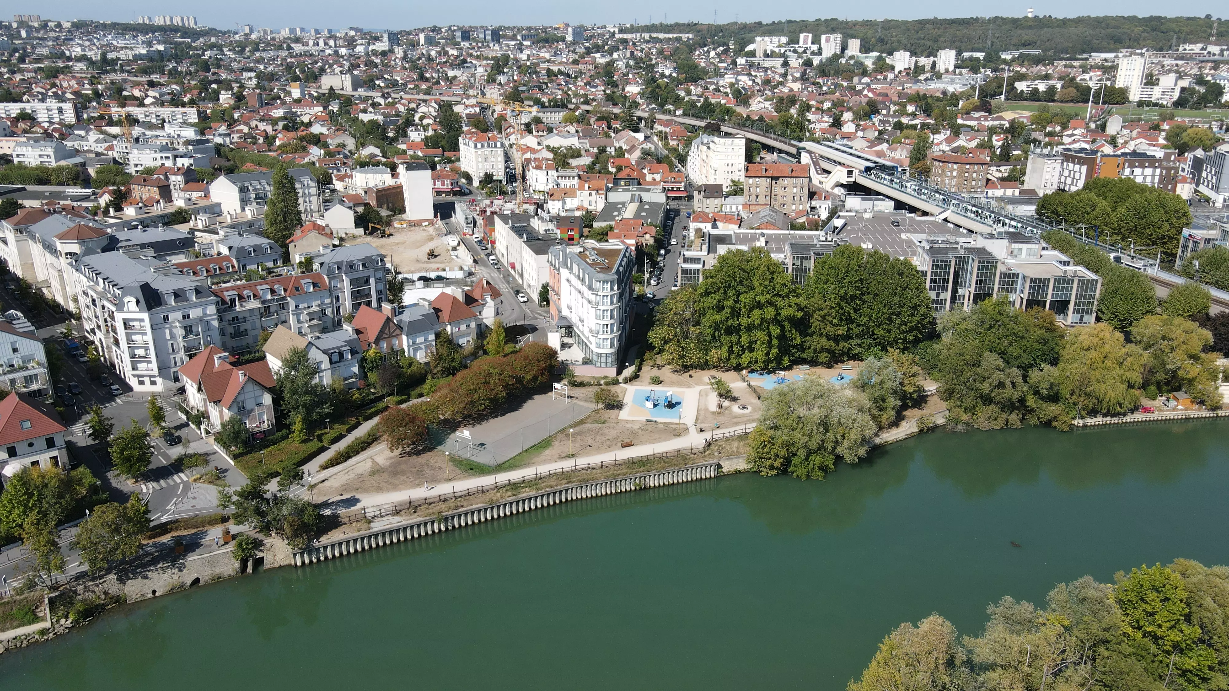 Il s'agit d'une photo de la ville Neuilly Plaisance.