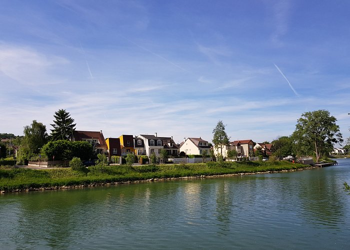 Il s'agit d'une photo de la ville Neuilly sur Marne.