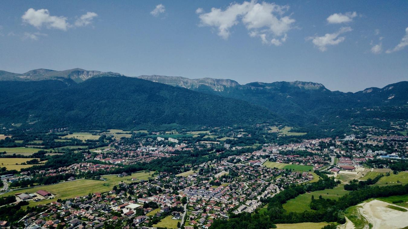 Il s'agit d'une photo de la ville St Genis Pouilly.