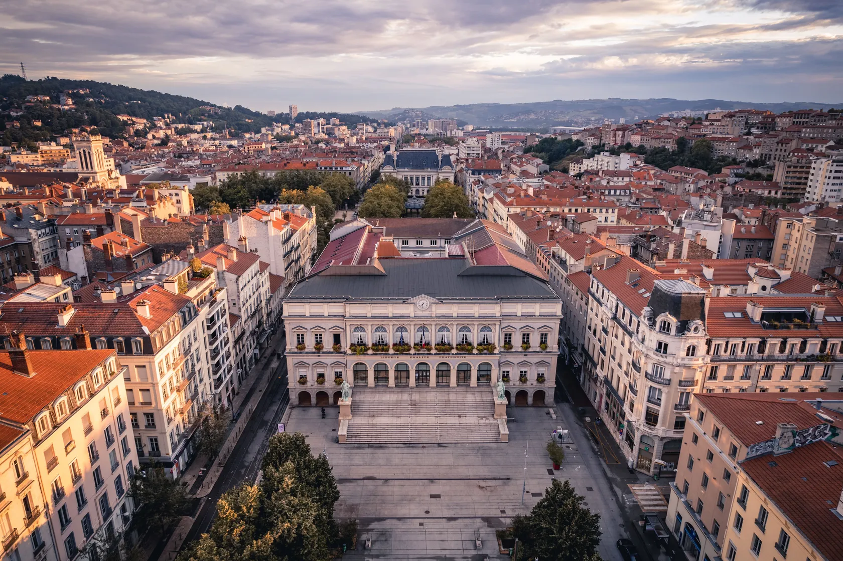 Il s'agit d'une photo de la ville St Etienne.