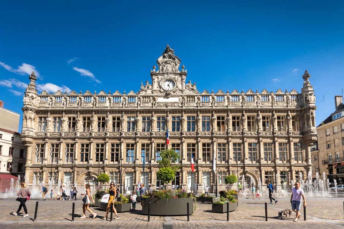 Il s'agit d'une photo de la ville Valenciennes.