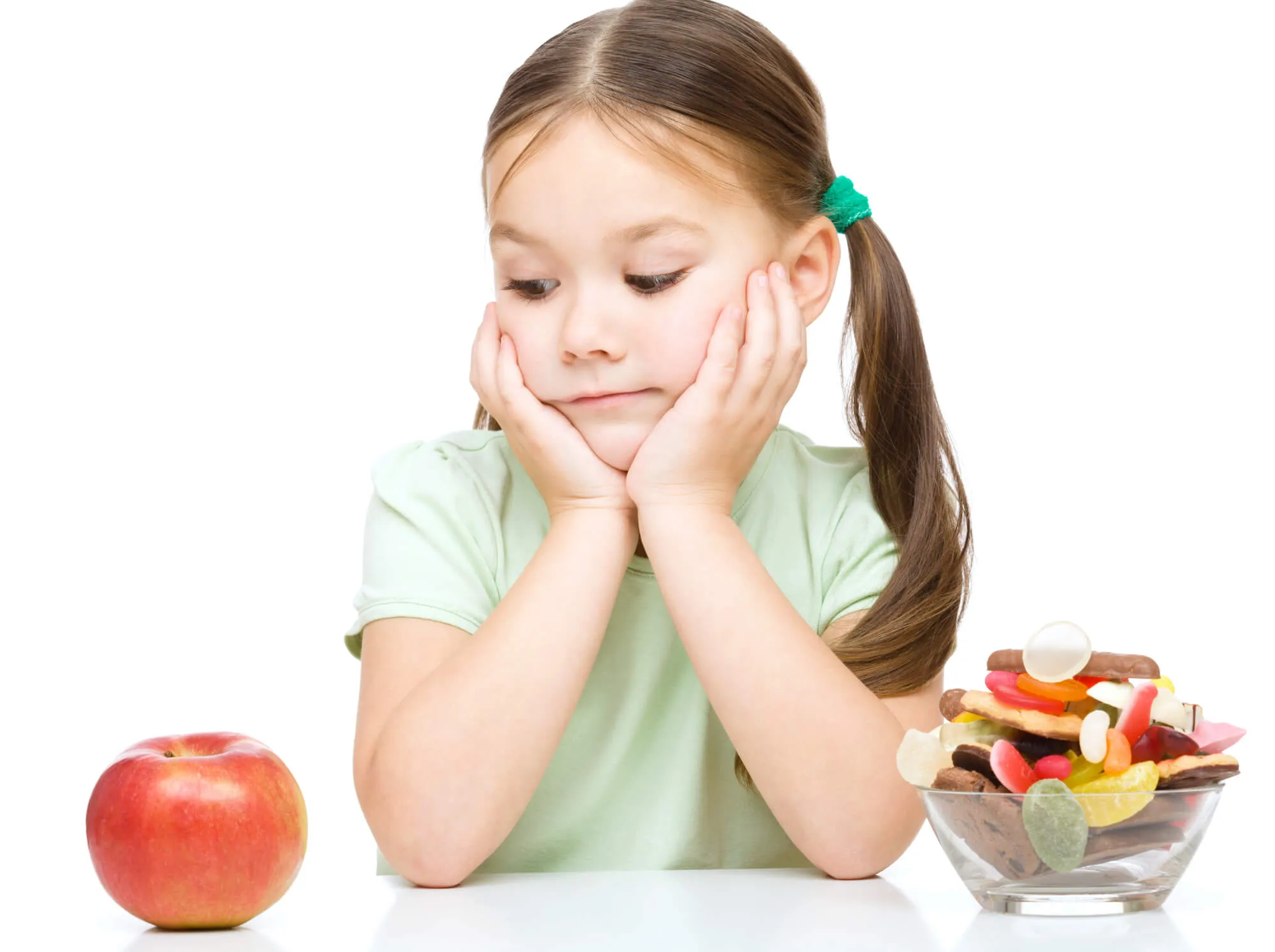 child taught by a pediatric dentist murfreesboro tn to choose healthy snacks