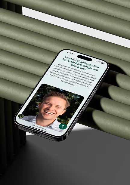 Team-Seite auf der Landau-Website in einem iPhone Mockup